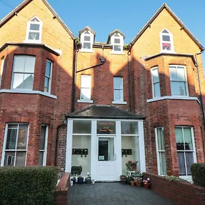 Carisbrooke House, 6 Apartment